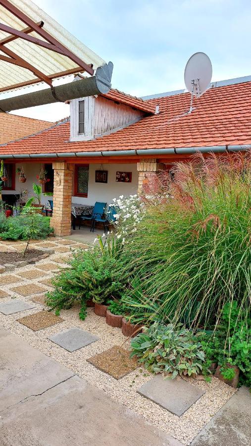Mandula Apartman Szeged Esterno foto